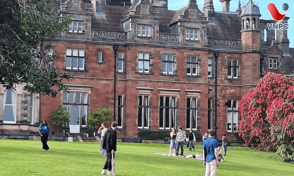 Du học Keele University Anh Quốc: Điều kiện, học phí, học bổng